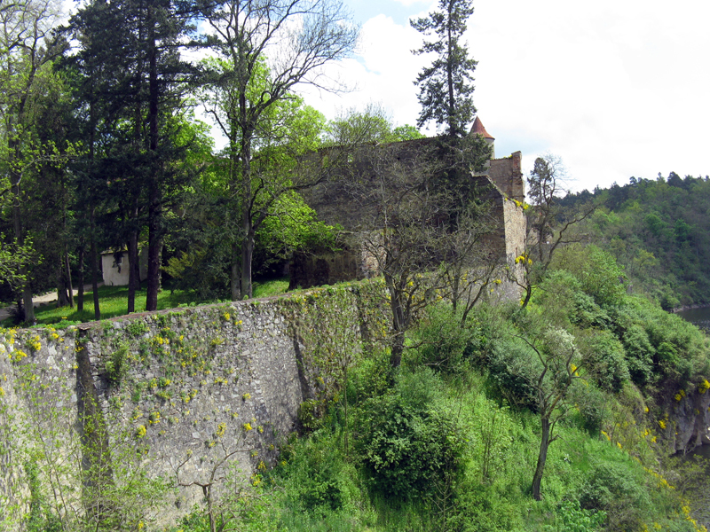 Zvíkov - podél hradeb