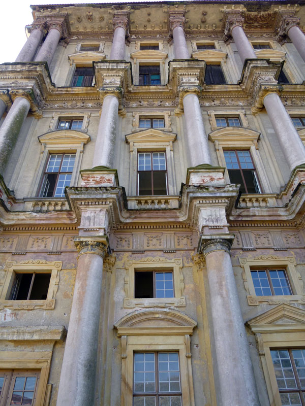 Zámek Plumlov - budova zámku - detaily fasády a stavby